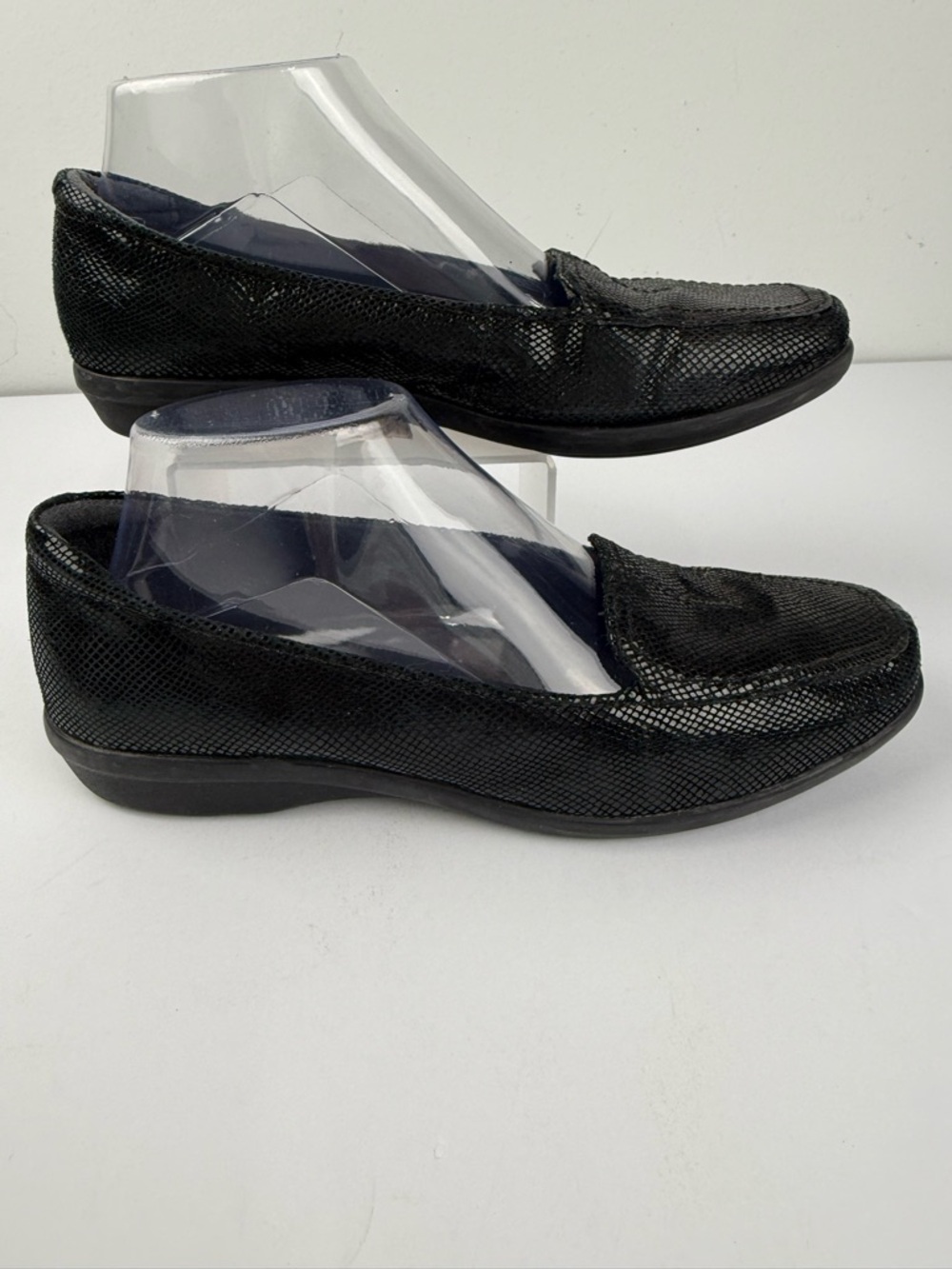 Clarks Collection Womens 7.5 Cushion Soft Black Croc Print Slip On Loafer